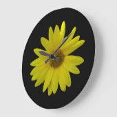 Yellow Sunflower on black background Große Wanduhr (Winkel)