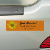 Yellow Sunflower on Orange Just Married Wedding Autoaufkleber (Auf Auto)