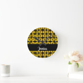 Yellow sunflowers on black runde wanduhr (Zuhause)