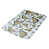Yellow Swallowtail Butterflies Blue Sky Custom Badematte (Schrägansicht)