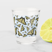 Yellow Swallowtail Butterflies Blue Sky Schnapsglas (Vorderseite)