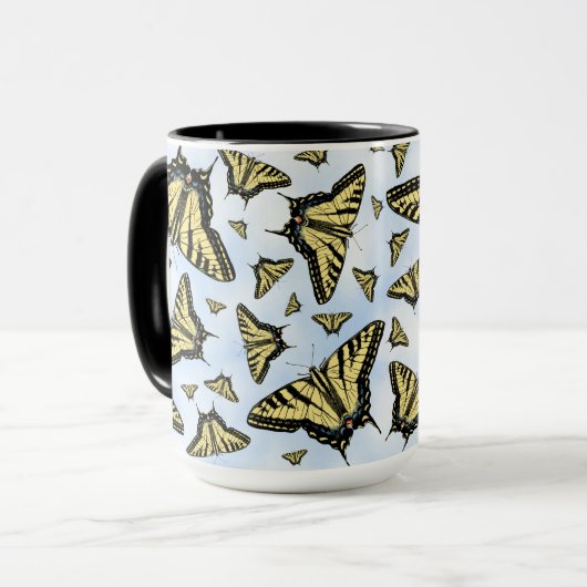 Yellow Swallowtail Butterflies on Blue Sky Pattern Tasse (Vorderseite Links)