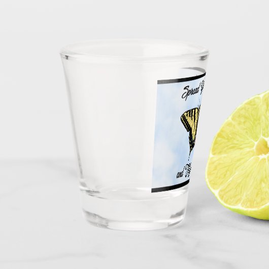 Yellow Swallowtail Butterfly Blue Sky Personalized Schnapsglas (Links)