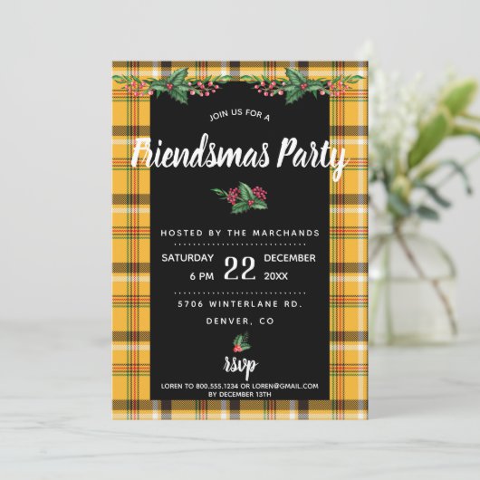 Yellow Tartan Kariert Friendsmas Party Einladung (Stehend Vorderseite)
