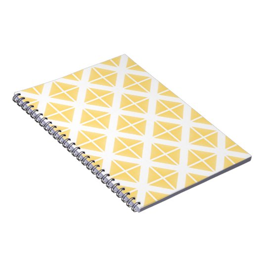 Yellow Trendy Triangle Pattern Notizblock (Rechte Seite)