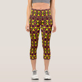 Yellow Triangles Red Capri Leggings (Vorderseite)