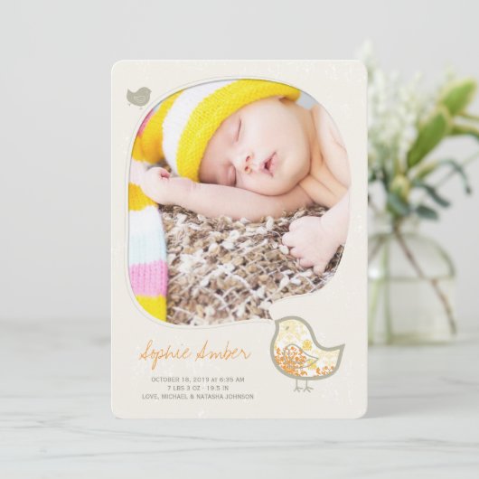 Yellow Whimsical Chick Foto Geburtsankündigung Ankündigung (Stehend Vorderseite)