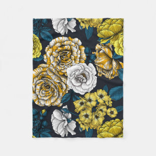 Yellow, White and Bi-Color Rosa with Blue Leaves Fleecedecke
