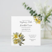 Yellow White Plumeria Hawaiian Wedding Einladung (Stehend Vorderseite)