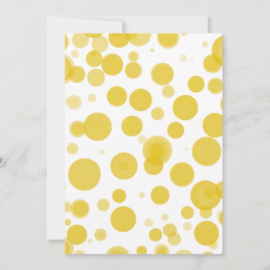 Yellow White Polka Dot Bubbles Sie ist im Begriff  Einladung (Rückseite)