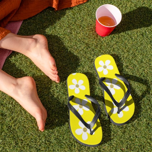 Yellow White Simple Daisy Gold Monogram Badesandalen
