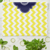 Yellow WhZickzack Navy Blue Quatrefoil Monogramm Geschirrtuch (Gefaltet)