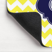 Yellow WhZickzack Navy Blue Quatrefoil Monogramm Mousepad (Ecke)
