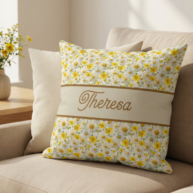Yellow Wildflowers Pattern Monogram Name Kissen (Von Creator hochgeladen)