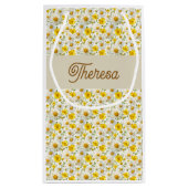 Yellow Wildflowers Pattern Monogram Name Kleine Geschenktüte (Rückseite)