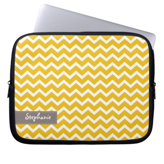 Yellow Zig Zag Chevrons Pattern Laptopschutzhülle (Vorderseite)