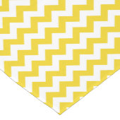 Yellow Zigzag, gelb Zickzack, geometrisches Muster Mittelgroßer Tischläufer (Ecke)