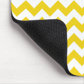 Yellow Zigzag, gelb Zickzack, geometrisches Muster Mousepad (Ecke)