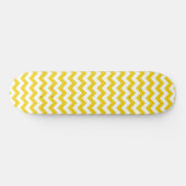 Yellow Zigzag, gelb Zickzack, geometrisches Muster Skateboard (Horizontal)