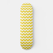Yellow Zigzag, gelb Zickzack, geometrisches Muster Skateboard (Vorderseite)