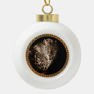 yellowish brown spotted leopard at you keramik Kugel-Ornament
