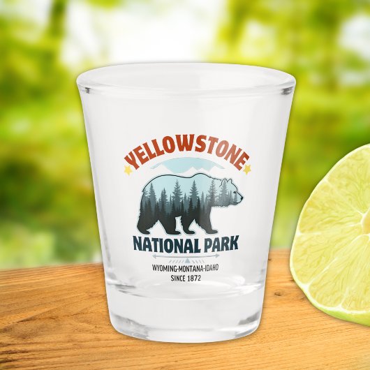 Yellowstone Bear – Cheers to the Great Outdoors Schnapsglas