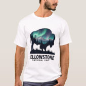 Yellowstone Bison mit Aurora Landschaftsgestaltung T-Shirt (Vorderseite)