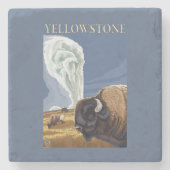 YellowstoneBison mit altem zuverlässigem Steinuntersetzer (Vorderseite)