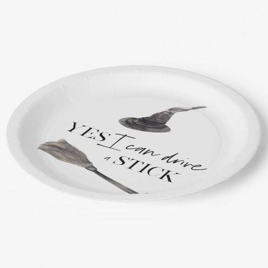 Yes I Can Drive A Stick Fun Happy Halloween Pappteller (Schrägansicht)