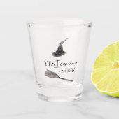 Yes I Can Drive A Stick Fun Happy Halloween Schnapsglas (Vorderseite)