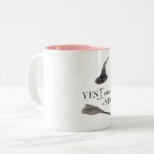 Yes I Can Drive A Stick Fun Happy Halloween Zweifarbige Tasse (Vorderseite Links)