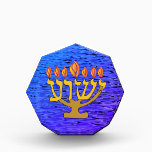 Yeshua Menorah Acryl Auszeichnung<br><div class="desc">Dieser Yeshua Menorah Acrylic Award wird auf Ihrer Bücherei oder Ihrem Schreibtisch schön aussehen.  Es wäre ein schönes Geschenk an einen Gläubigen.  Es könnte ein großartiger Gesprächsbeginn auf Ihrem Schreibtisch bei der Arbeit sein.</div>