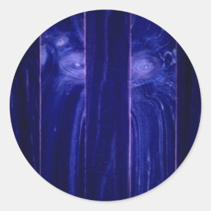 Yeti-Gesicht in Holzkiste Runder Aufkleber