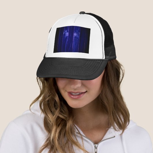 Yeti-Gesicht in Holzkiste Truckerkappe (Beispiel)