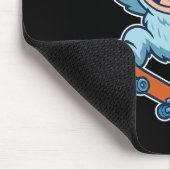 Yeti Snowll Skateboard Fun  Mousepad (Ecke)
