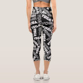 YGA YOGA MEDITATION MONOCHROME TYPOGRAPHIE CAPRI LEGGINGS (Rückseite)