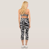YGA YOGA MEDITATION MONOCHROME TYPOGRAPHIE CAPRI LEGGINGS (Rückseite)