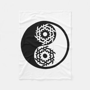 Yin und Yang Zeichen in Schwarz und Weiß Fleecedecke