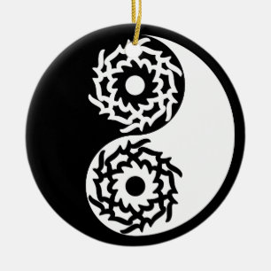 Yin und Yang-Zeichen in Schwarz und Weiß Keramikornament