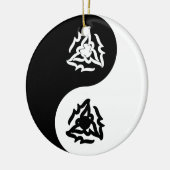 Yin und Yang-Zeichen in Schwarzweiß Keramik Ornament (Links)