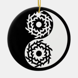 Yin und Yang-Zeichen in Schwarzweiß Keramikornament