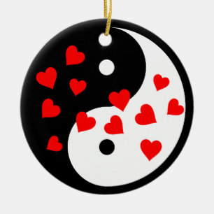 Yin- und Yang-Zeichen mit Valentinsherzen Keramikornament