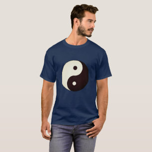 Yin Yang auf dem T - Shirt der blauen Männer