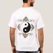 Yin Yang auf vorderer Tasche und an Rückseite T-Shirt (Rückseite)