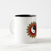 Yin Yang Balanced Sun Zweifarbige Tasse (Vorderseite Links)
