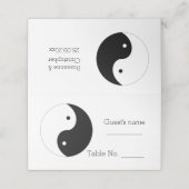 Yin Yang Black and White Design Wedding Platzkarte (Außenseite Aufgefaltet)