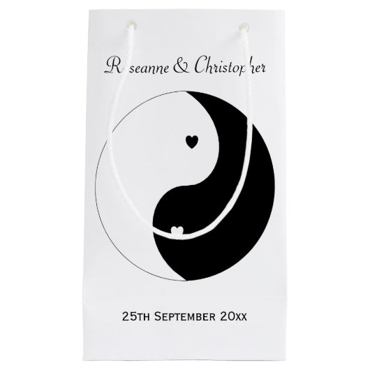 Yin Yang Black and White Hearts Wedding Kleine Geschenktüte (Vorderseite)