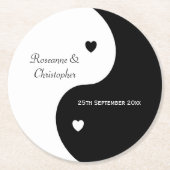 Yin Yang Black and White Wedding Runder Pappuntersetzer (Vorderseite)