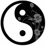 Yin Yang Black Floral Ornament Fotoskulptur Ornament<br><div class="desc">Yin und Yang - Zwei Gegensätze arbeiten harmonisch zusammen. Es ist symbolisch in der chinesischen und koreanischen Geschichte und Taekwondo. Dieses hübsche Yin Yang Black Floral Ornament besticht durch graue Blume und ist eine einzigartige Geschenkidee für einen Blume Liebhaber.</div>