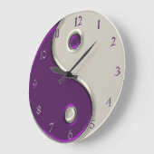 Yin Yang Clock in Purple and While Große Wanduhr (Winkel)